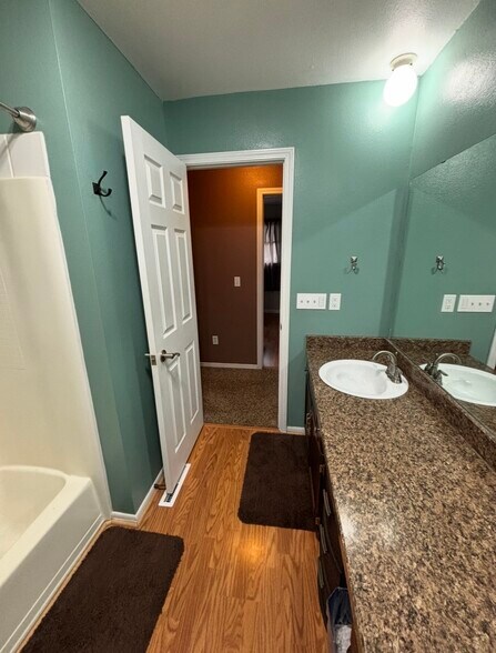 Building Photo - 3227 Lynn Ave