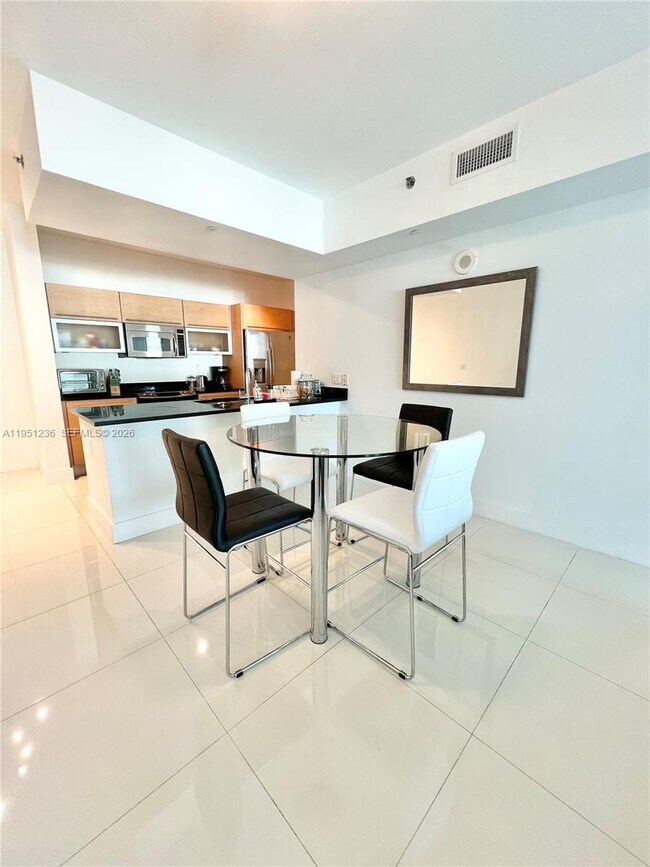 Building Photo - 950 Brickell Bay Dr