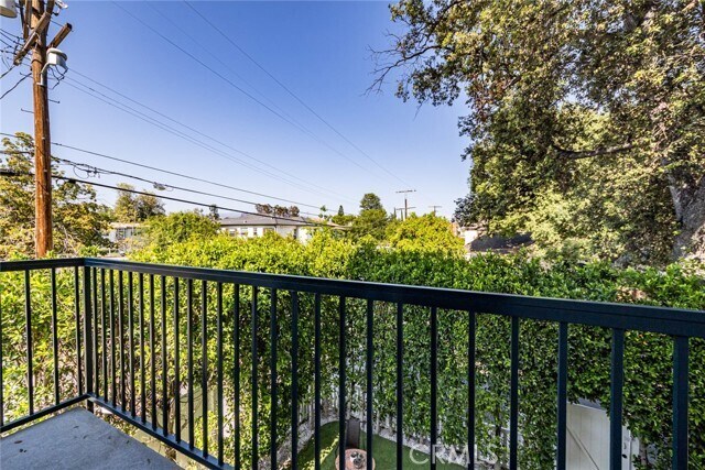 Building Photo - 4445 Auckland Ave