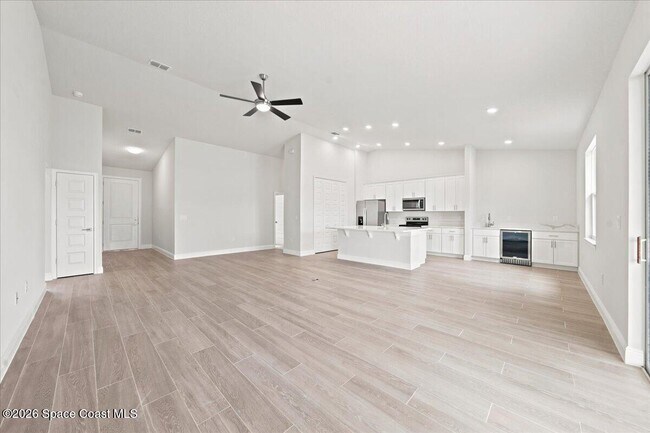 Building Photo - 407 Cellini Ave NE