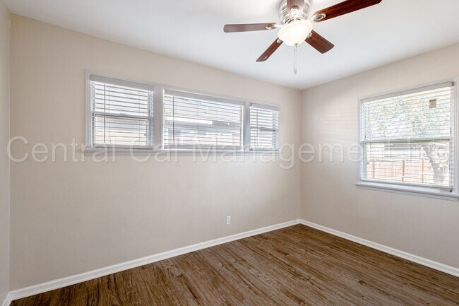 Building Photo - 3 Bedroom/1 Bath Home - $1850 per month!