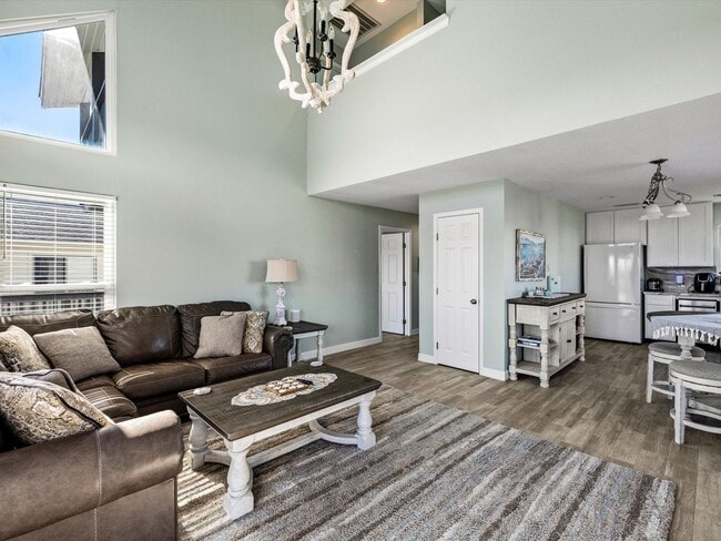 Building Photo - 334 Paradise Dr