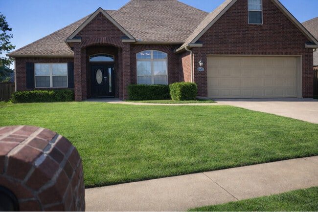 Building Photo - 1801 E Jacksonville St