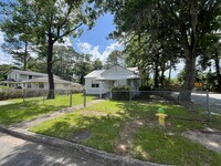 Building Photo - 3330 Iantha St