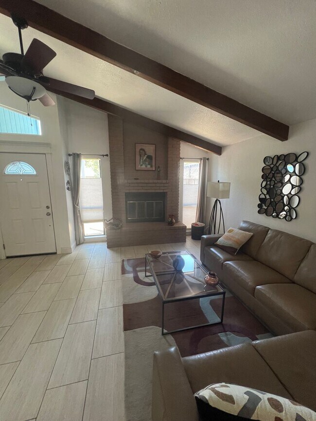 Building Photo - Charming 3 Bed, 2 Bath Home in West Davis ...