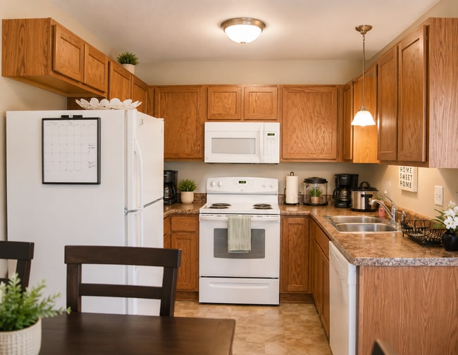 Building Photo - Welcome to Comfortable Living – Spacious, Pet-Friendly Home with Great Amenities