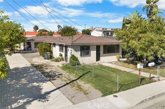 Building Photo - 207 Flora St