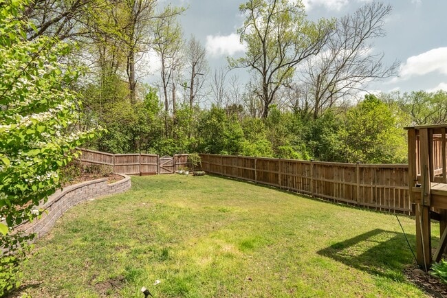 Building Photo - Beautifully Updated 3 Bedroom, 2.5 Bathroo...