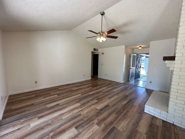 Building Photo - 1135 Amberwood Ln