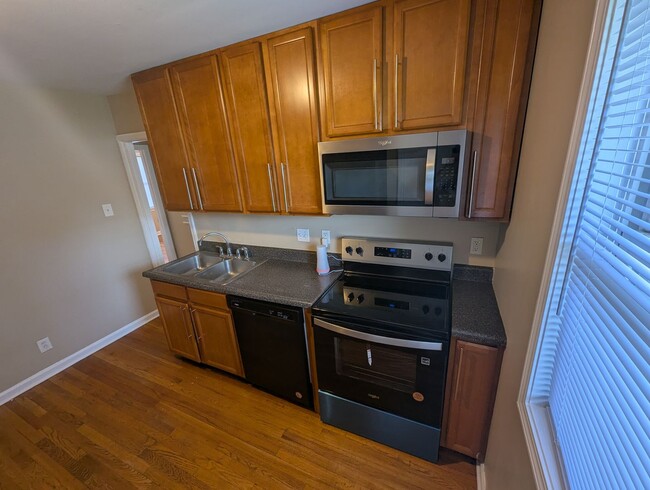 Building Photo - Your Perfect Home Awaits — Cozy, Updated, ...