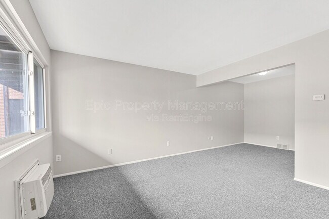 Building Photo - 426 Oak St