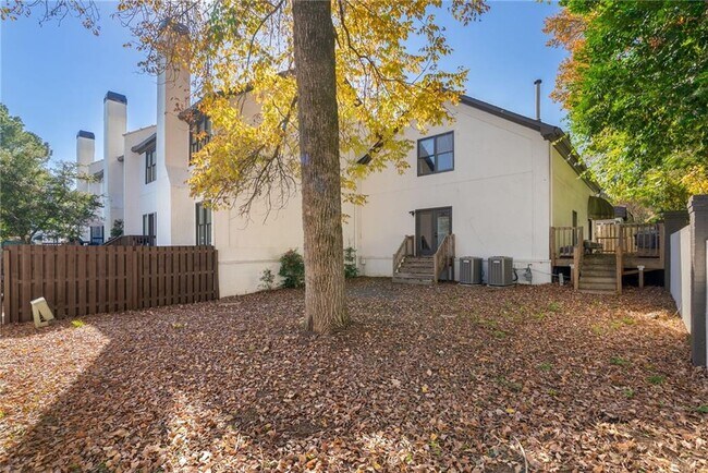 Building Photo - 4200 Roswell Rd NE