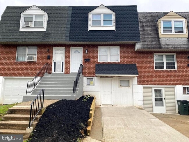 Building Photo - 1319 Rainer Rd