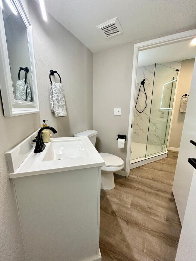 Building Photo - 4212 E Sandia St