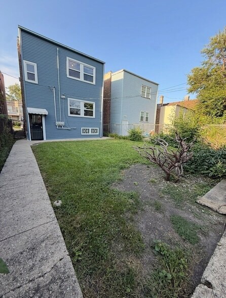 Building Photo - 4111 W Cullerton St