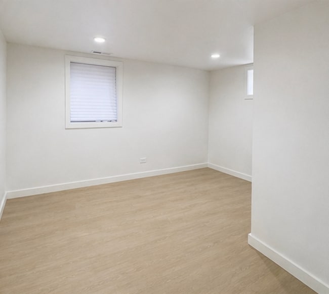 Building Photo - 2321 W 81st Pl