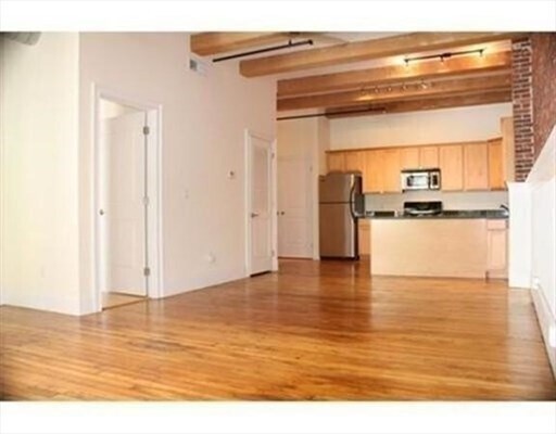 Building Photo - 61 Market St