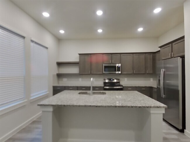 Building Photo - 9835 Willow Creek Commerce Dr