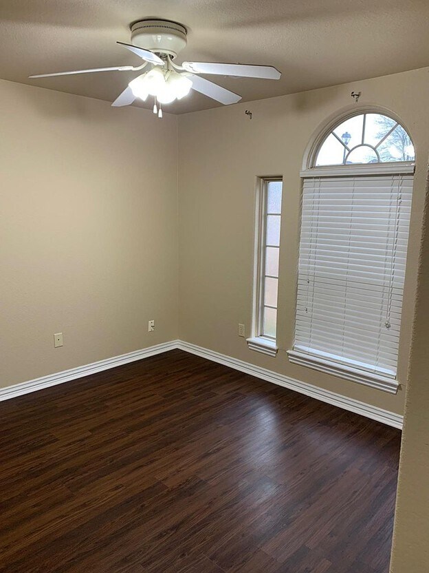 Building Photo - 3921 W Tanyard Dr