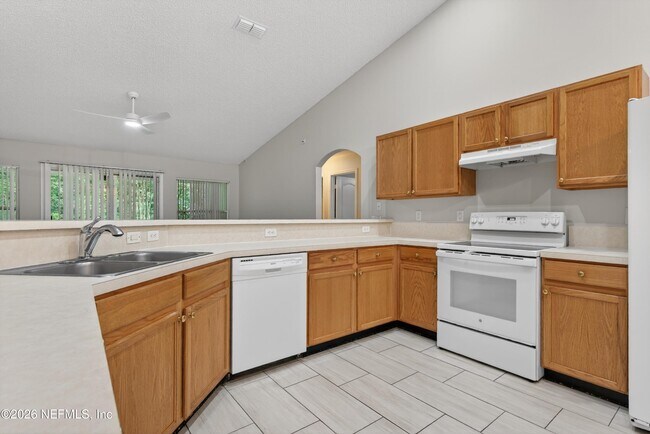 Building Photo - 1648 Glen Laurel Dr