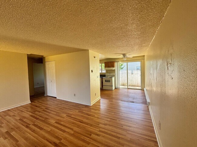 Building Photo - HOLM-4192SW17