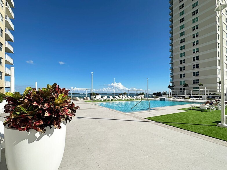 Building Photo - 770 Claughton Island Dr