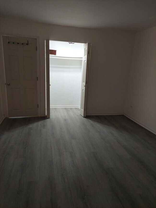 Building Photo - 2728 W 87th St