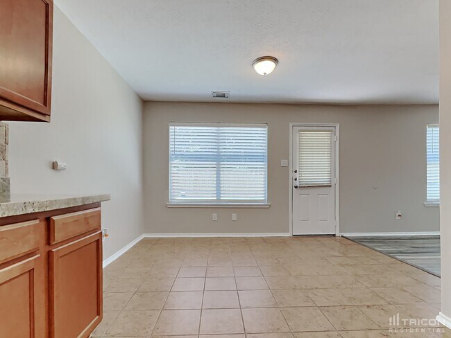 Building Photo - 33111 Cottonwood Bend