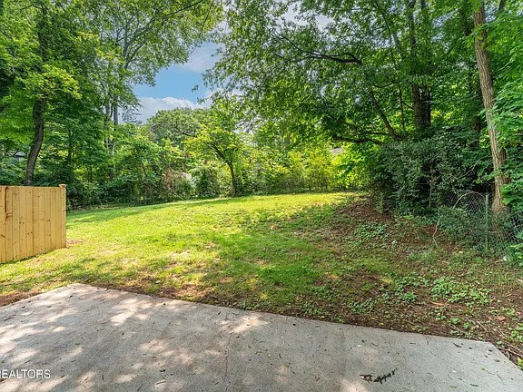 Building Photo - 502 Hayworth Dr