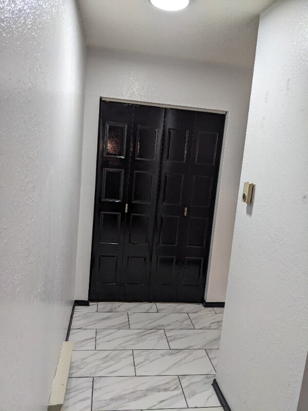 Building Photo - 300 Hopp Ave