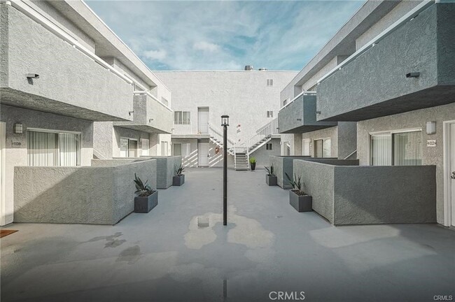 Building Photo - 4406 Cahuenga Blvd