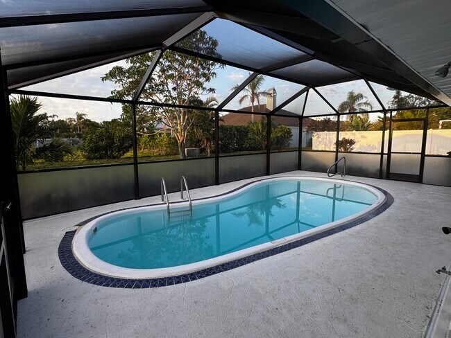 Building Photo - 405 Bayside Ln