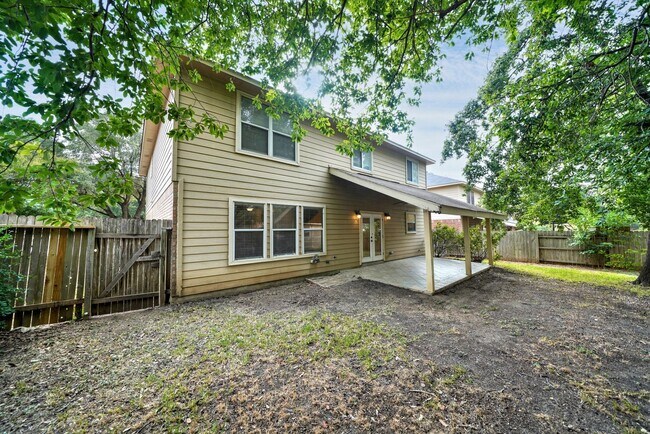 Building Photo - Beautiful Rental now available in Thistle Creek (Schertz) - 5 Bedrooms! Realtor Commission: $750