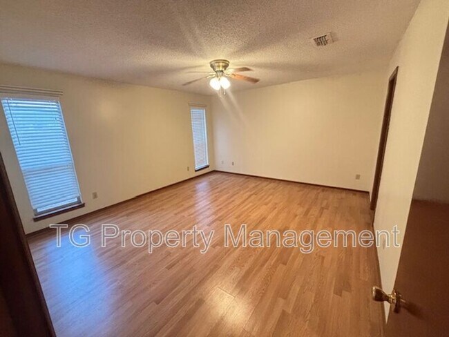 Building Photo - 11647 Fort Caroline Lakes Dr