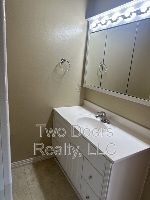 Building Photo - 2204 Shadowridge Dr