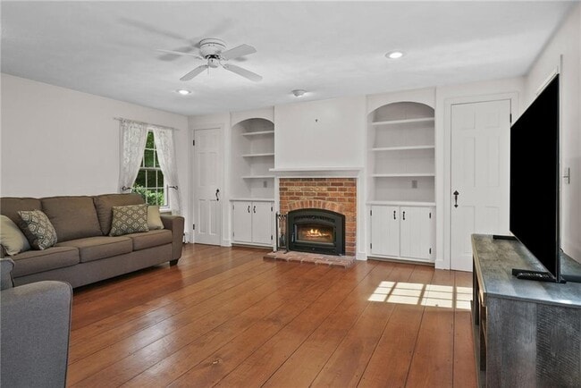 Building Photo - 6 Mary Ann Dr