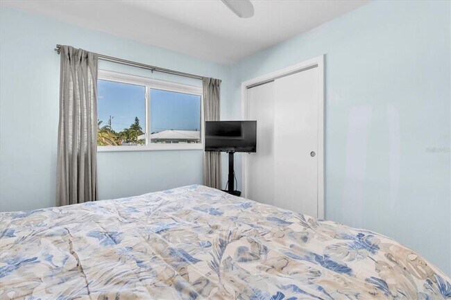 Building Photo - 104 24th St