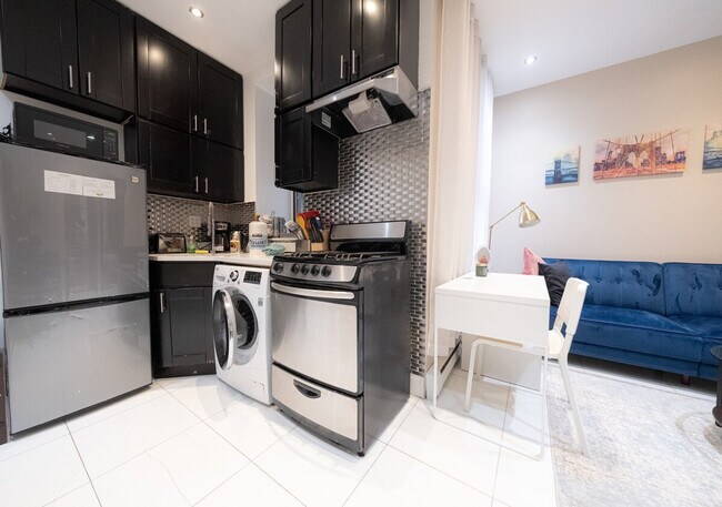 Building Photo - 5 W 101st St