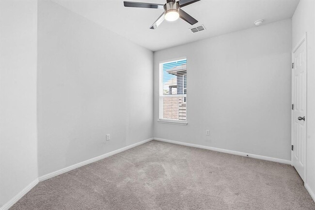 Building Photo - 10221 Forest Grove Dr