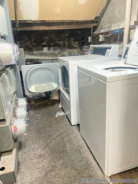 Building Photo - 72 Revere St