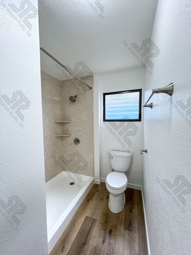 Building Photo - 4 bedroom, 3 bath attached home.