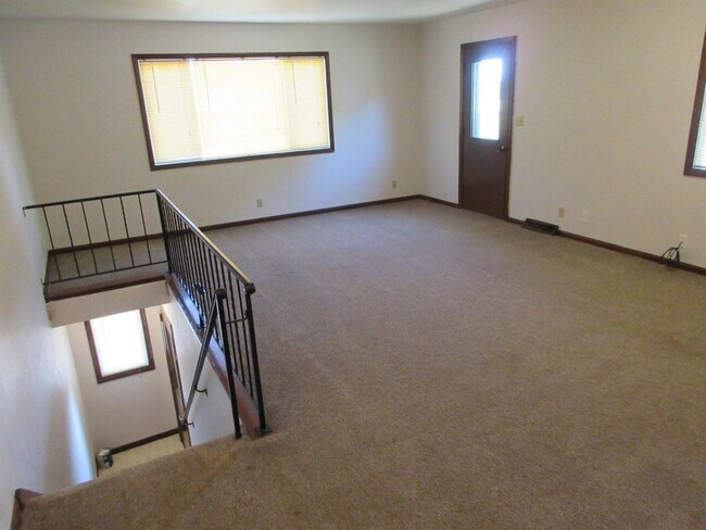 Building Photo - 1630 Lloyd Ln