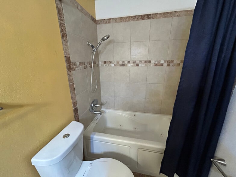 Building Photo - 705 W Graaf Ave