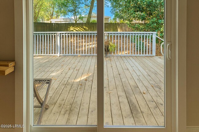 Building Photo - 174 James St