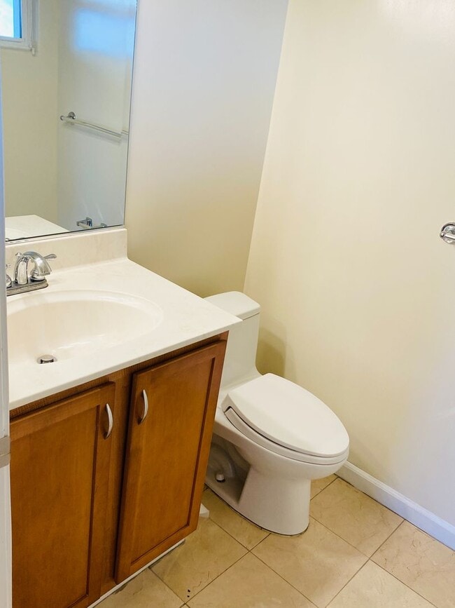 Building Photo - Beautiful Townhome in Downtown San Jose.  ...