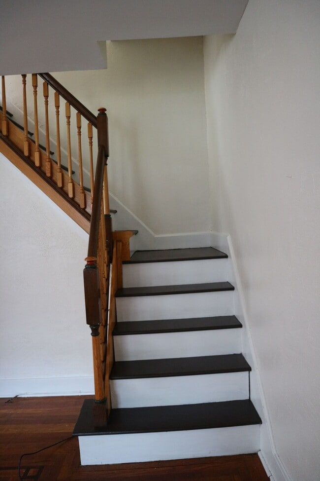 Building Photo - Large 3-bedroom house for rent in Wilmingt...
