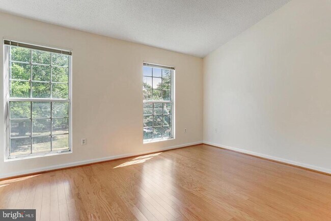 Building Photo - 7170 Westfield Ct