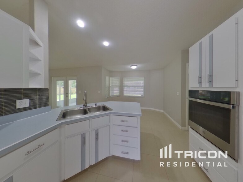Building Photo - 2504 Orange Tree Dr