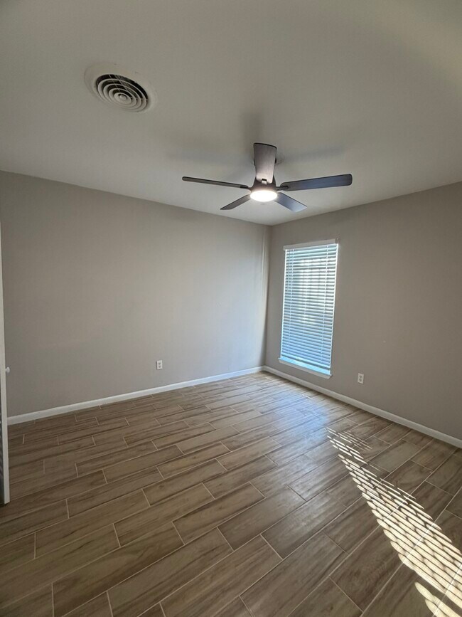 Building Photo - 10001 Westpark Dr