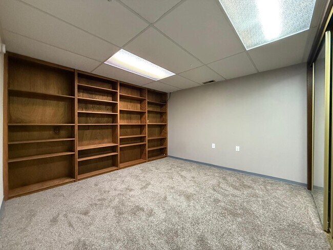 Building Photo - 12915 E Blossey Ave